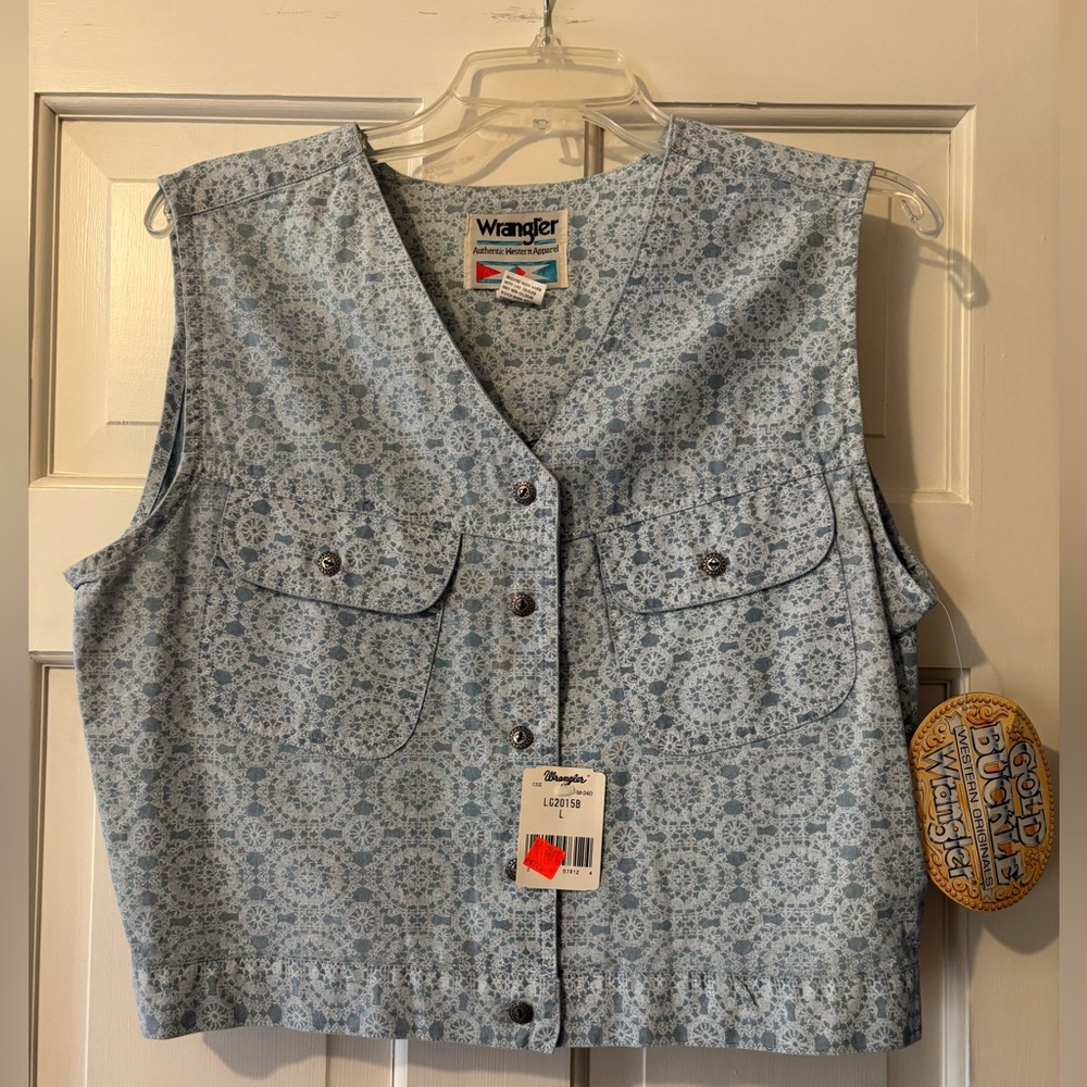 Wrangler Light Blue Patterned women’s Denim Vest size large NWT